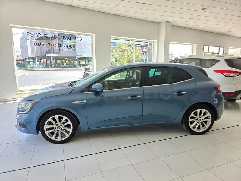 Usado Renault Mégane IV Intens 130 CV (95 kW) 2016 Azul Berlina