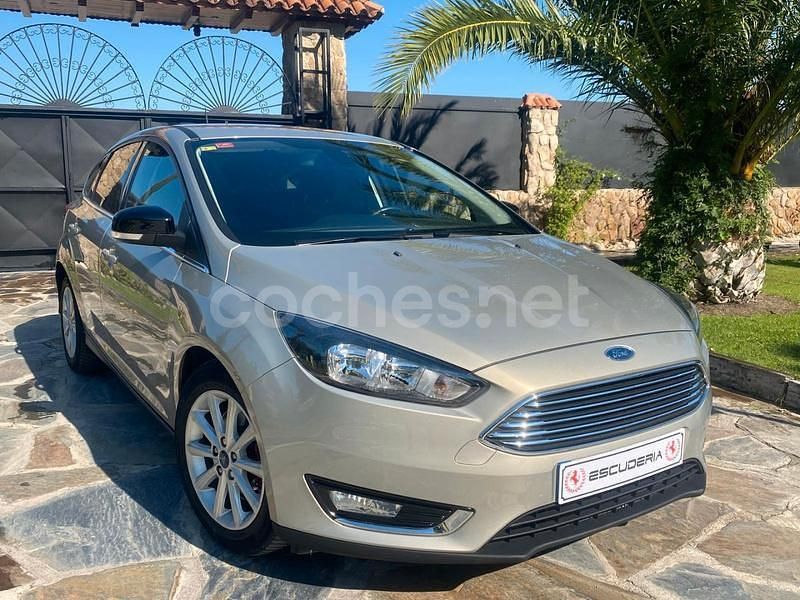 Beige Usado 2016 Ford Focus Titanium Berlina | 9999 € (Buen precio) - Imagen 1/4