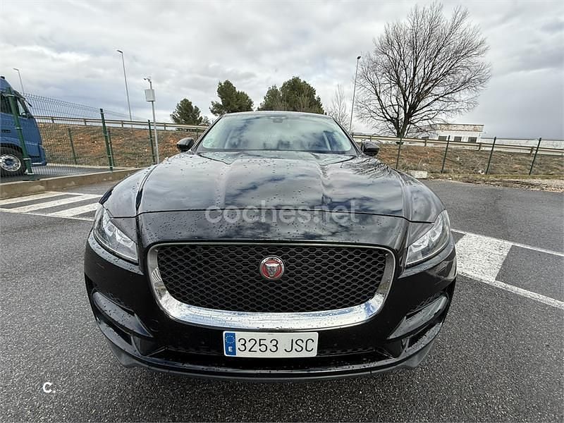 Usado Jaguar F-Pace Prestige 180 CV (132 kW) 2016 Negro SUV