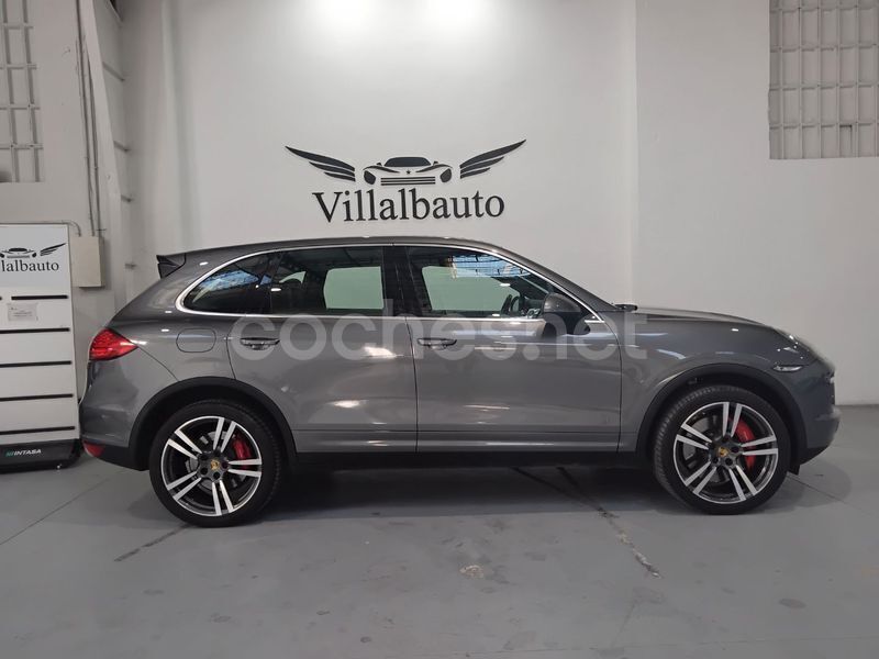 Usado Porsche Cayenne Turbo 520 CV (382 kW) 2014 Gris / plata SUV