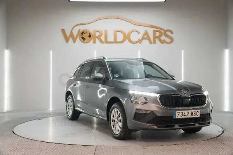 Usado Skoda Kamiq Selection 115 CV (84 kW) 2024 Gris / plata SUV