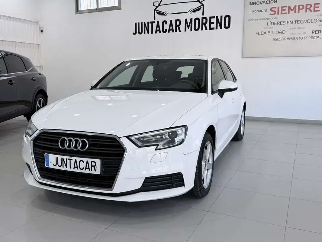Usado Audi A3 Sportback 150 CV (110 kW) 2019 Blanco Utilitario