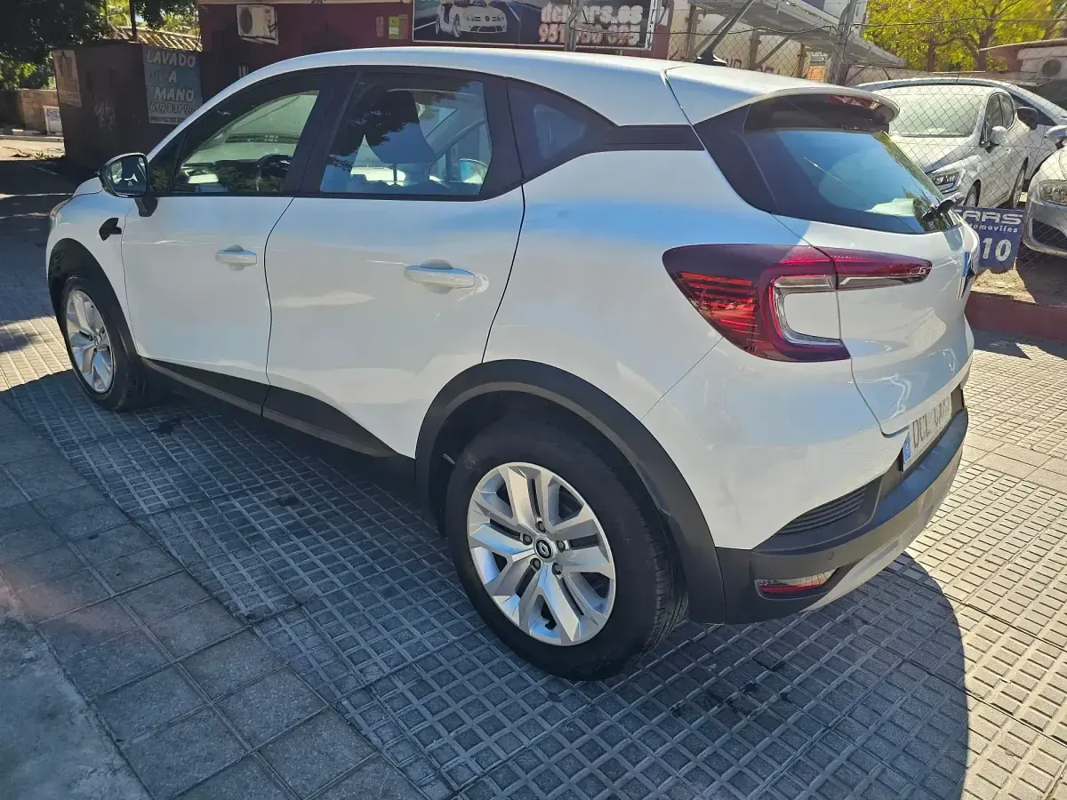 Usado Renault Captur Evolution 100 CV (73 kW) 2022 Blanco SUV