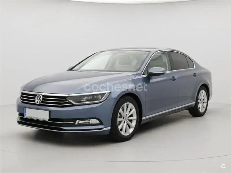Usado VW Passat Sportline 150 CV (110 kW) 2017 Azul Berlina