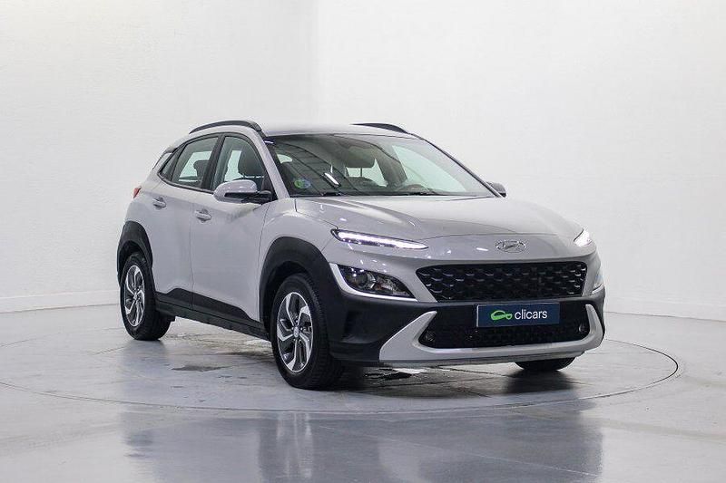 Usado Hyundai Kona 141 CV (103 kW) 2022 Gris SUV