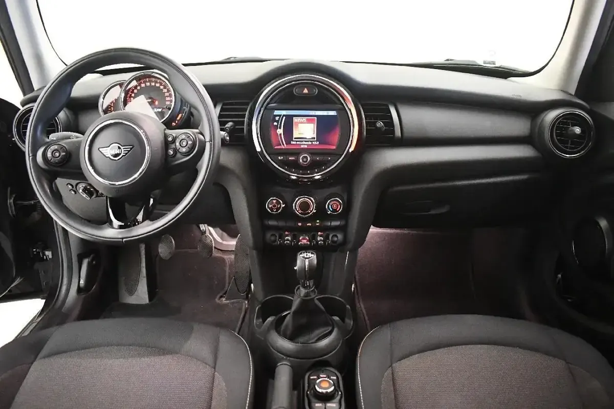 Usado Mini ONE 102 CV (75 kW) 2020 Negro Utilitario