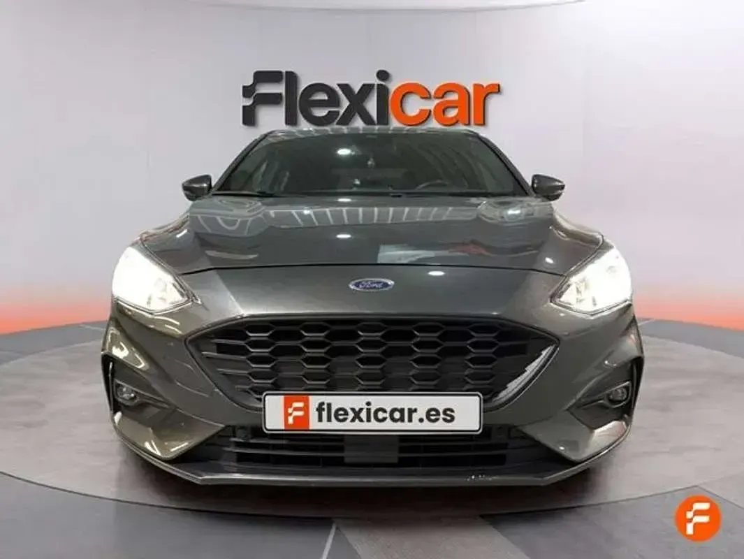 Usado Ford Focus ST-Line 150 CV (110 kW) 2019 Gris Utilitario
