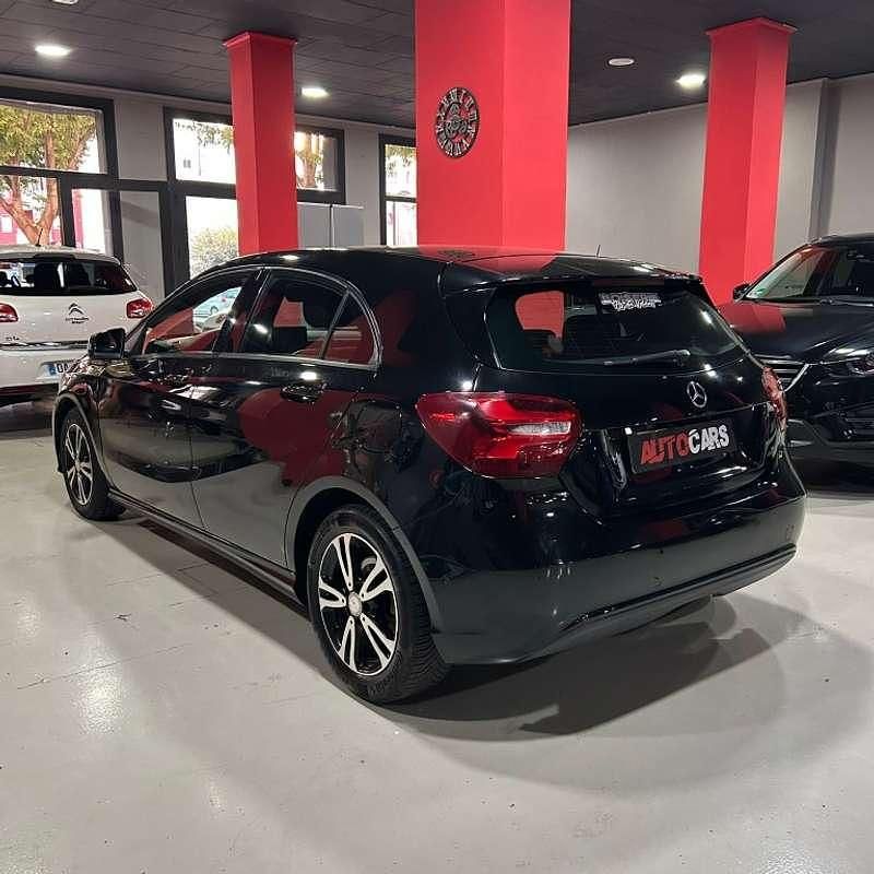 Käytetty Mercedes A180 109 HP (80 kW) 2017 Musta Viistoperä