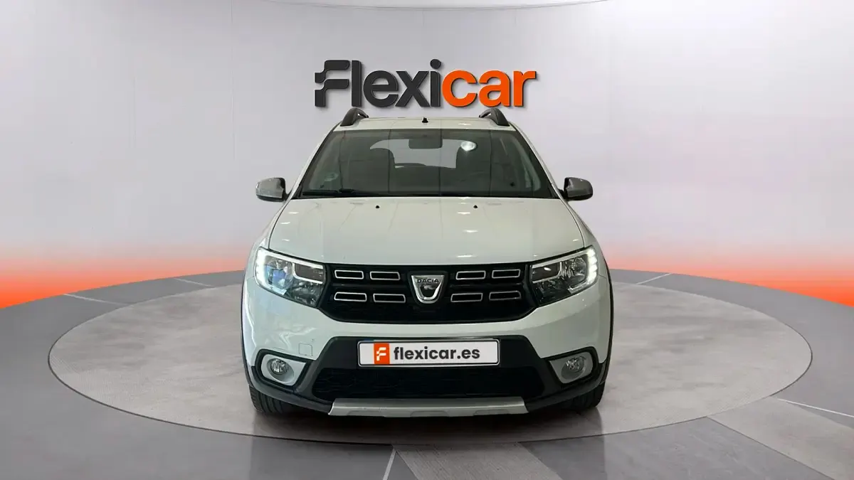Usado Dacia Sandero Comfort 90 CV (66 kW) 2019 Blanco Berlina