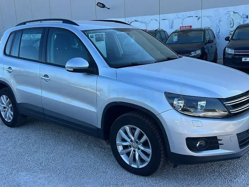 Usado VW Tiguan 140 CV (102 kW) 2013 Gris / plata SUV