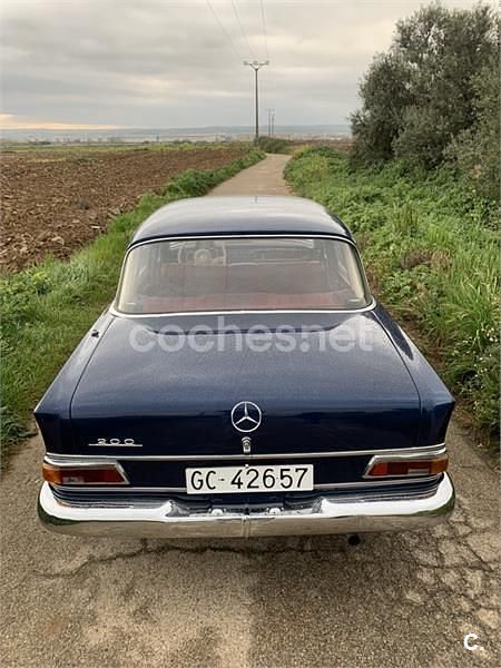 Usado Mercedes 200 109 CV (80 kW) 1985 Azul Berlina