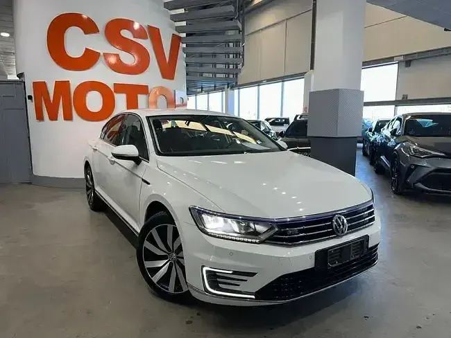 Usado VW Passat Sport 218 CV (160 kW) 2018 Blanco Berlina