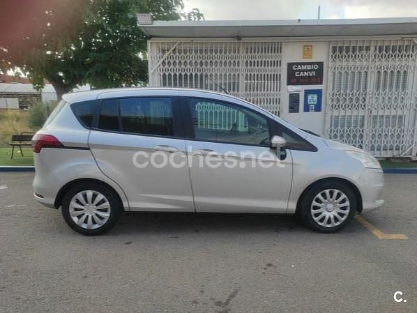 Usado Ford B-MAX Titanium 75 CV (55 kW) 2013 Gris / plata Monovolumen