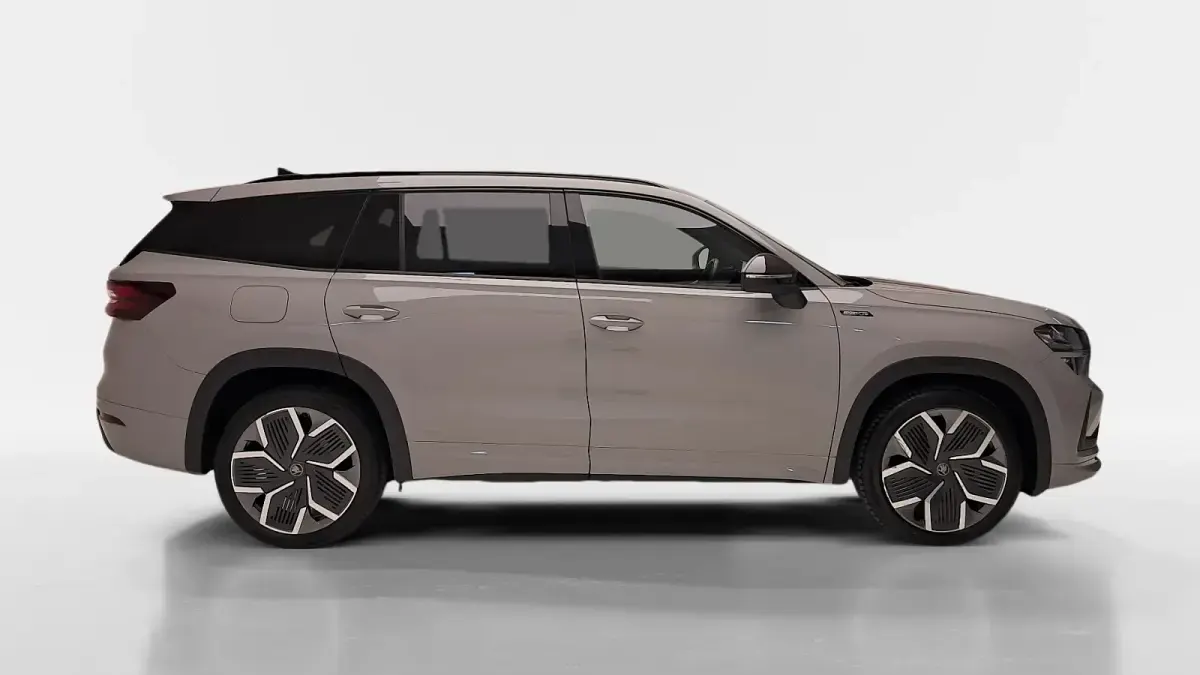 Usado Skoda Kodiaq SportLine 150 CV (110 kW) 2025 Gris / plata SUV