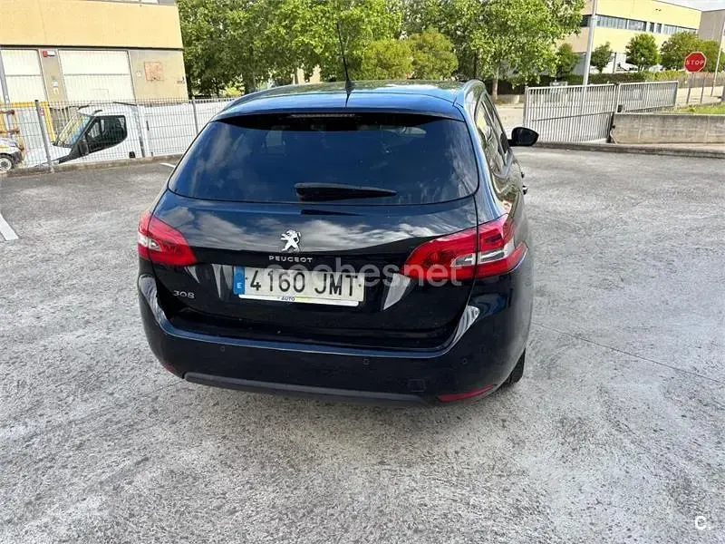 Usado Peugeot 308 SW Active 120 CV (88 kW) 2016 Negro Familiar