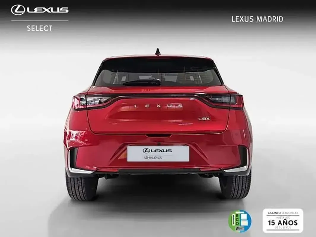 Usado Lexus LBX 136 CV (100 kW) 2025 Rojo SUV
