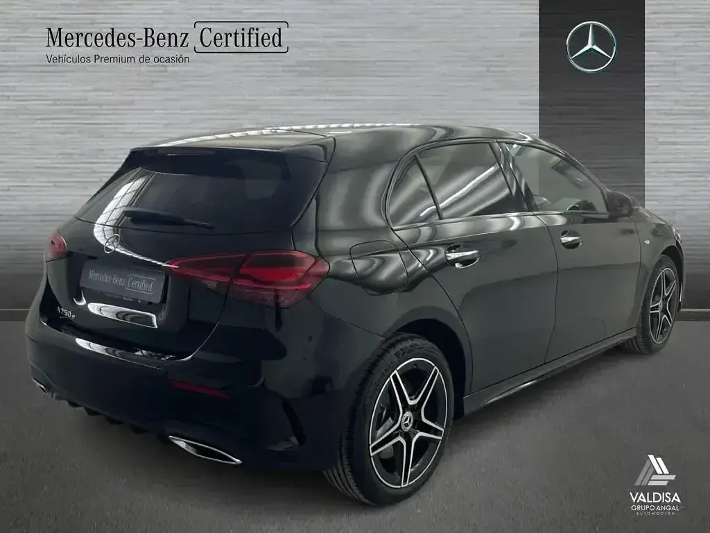 Usado Mercedes A250 AMG line 218 CV (160 kW) 2025 Negro Berlina