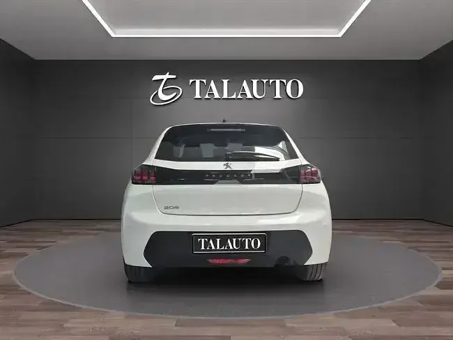 Usado Peugeot 208 Active 102 CV (75 kW) 2022 Blanco Utilitario