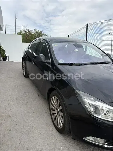 Usado Opel Insignia Cosmo 160 CV (117 kW) 2009 Negro Berlina