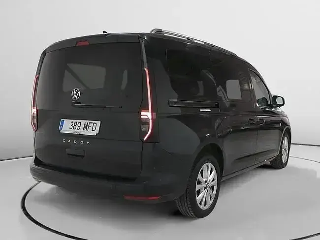 Usado VW Caddy Maxi Life 114 CV (83 kW) 2023 Negro Monovolumen