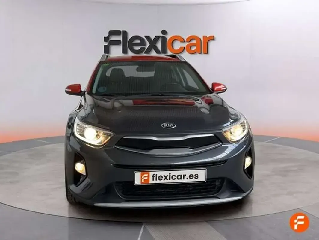 Usado Kia Stonic 101 HP (74 kW) 2020 Cinzento SUV