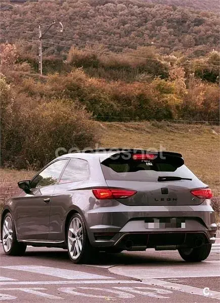 Usado Seat Leon FR 180 CV (132 kW) 2018 Gris / plata Berlina
