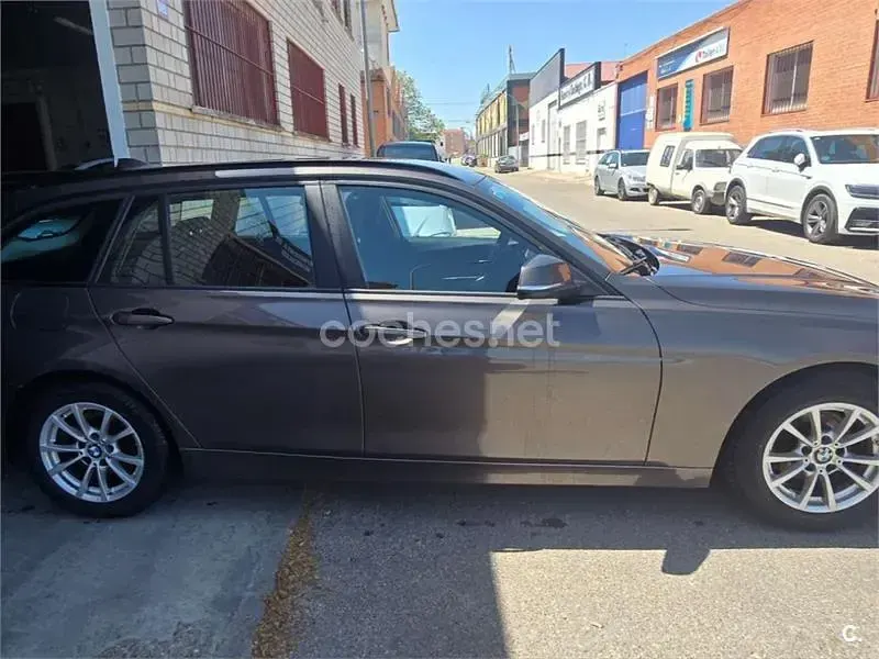 Usado BMW 318 143 CV (105 kW) 2014 Gris / plata Familiar