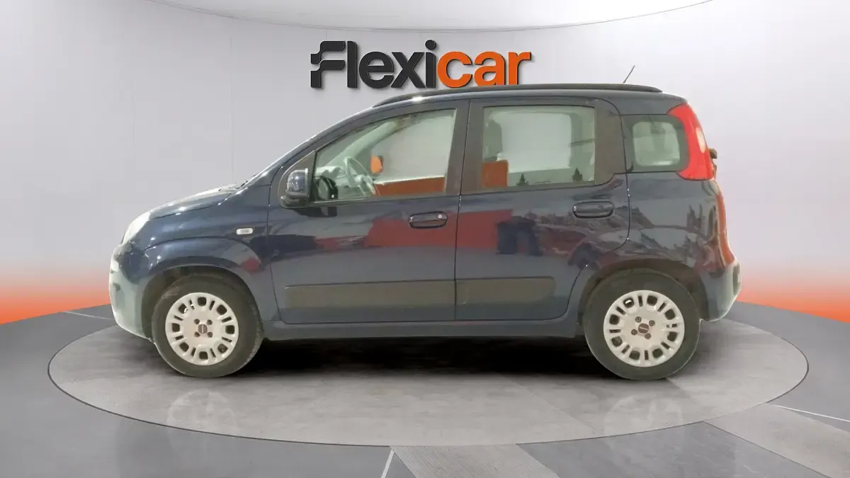 Begagnad Fiat Panda Lounge 69 HK (50 kW) 2020 Blå Sedan