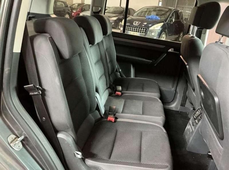 Usado VW Touran 105 CV (77 kW) 2015 Gris Monovolumen