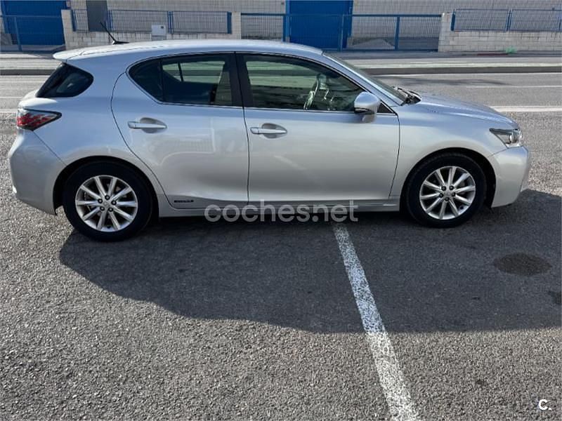 Usado Lexus CT200h 136 CV (100 kW) 2011 Gris / plata Berlina