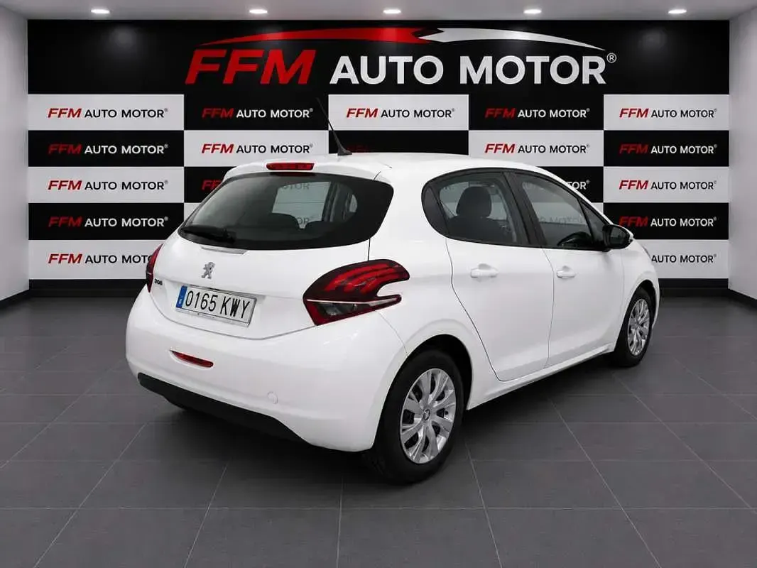 Usado Peugeot 208 Active 83 CV (61 kW) 2019 Blanco Utilitario