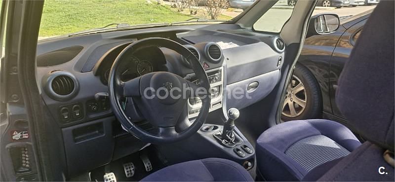 Usado Peugeot 1007 70 CV (51 kW) 2005 Gris / plata Monovolumen