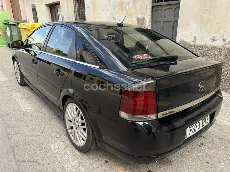 Usado Opel Vectra GTS 150 CV (110 kW) 2006 Negro Berlina