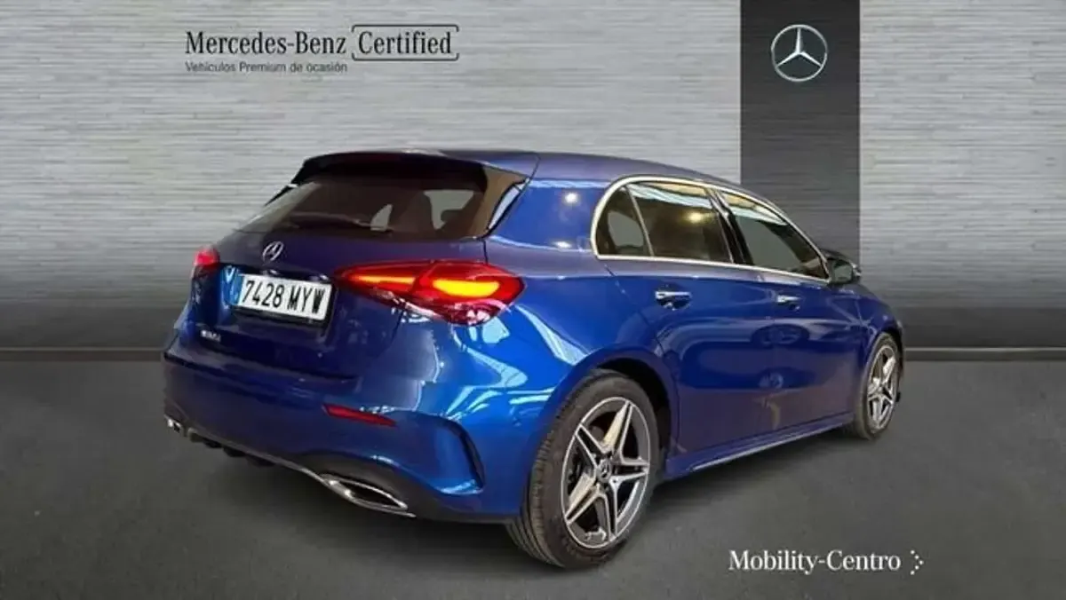 Usado Mercedes A180 109 CV (80 kW) 2025 Azul Utilitario