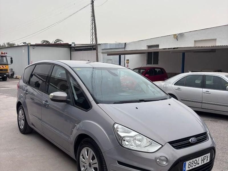 Usado Ford S-MAX Trend 140 CV (102 kW) 2013 Gris / plata Monovolumen