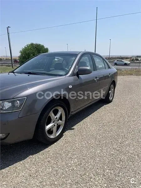 Usado Hyundai Sonata Comfort 140 CV (102 kW) 2007 Gris / plata Berlina