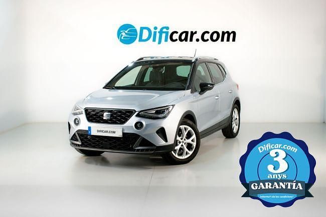 Usado Seat Arona Style 110 CV (80 kW) 2022 Gris / plata SUV