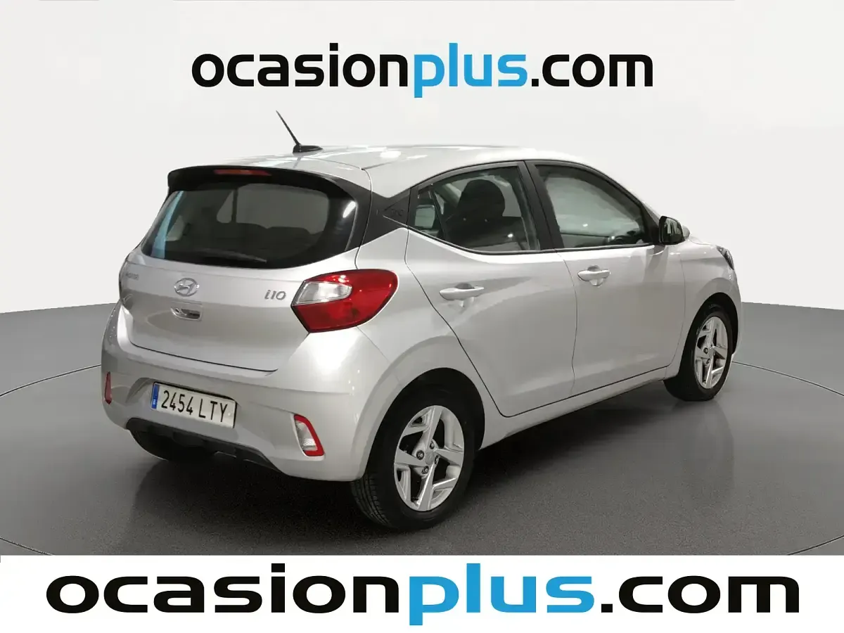 Usado Hyundai i10 67 CV (49 kW) 2021 Gris Utilitario