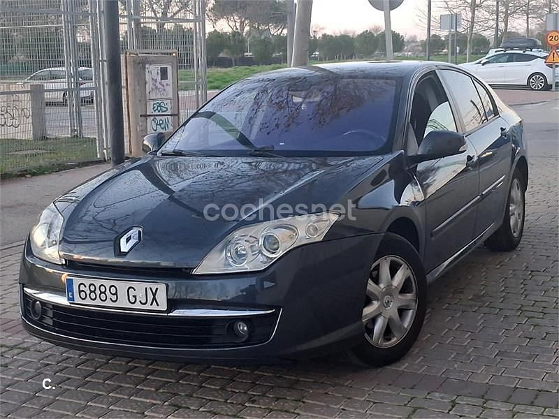 Usado Renault Laguna III Authentique 110 CV (80 kW) 2010 Gris / plata Berlina