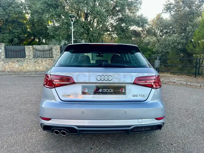 Usado Audi A3 S-Line 150 CV (110 kW) 2019 Gris / plata Berlina