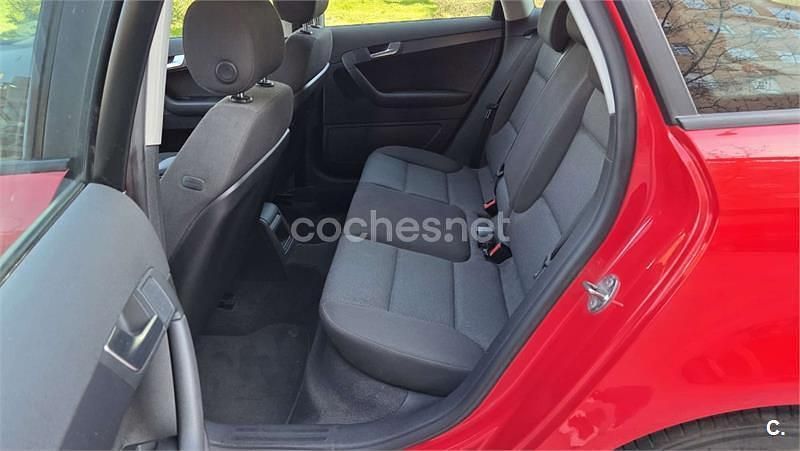 Usado Audi A3 Attraction 105 CV (77 kW) 2010 Rojo Utilitario