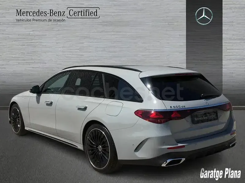 Usado Mercedes E300 313 CV (230 kW) 2026 Gris / plata Familiar