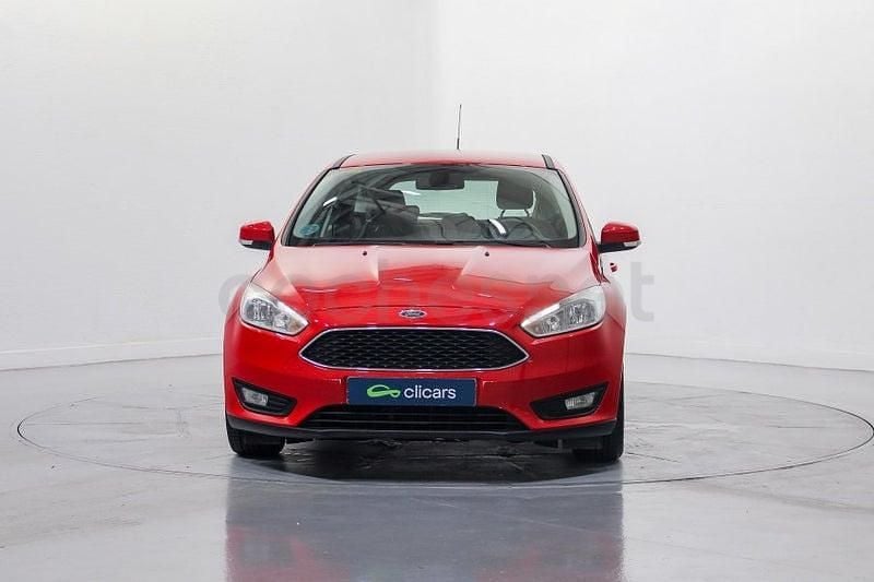 Usado Ford Focus Trend+ 125 CV (91 kW) 2015 Rojo Berlina