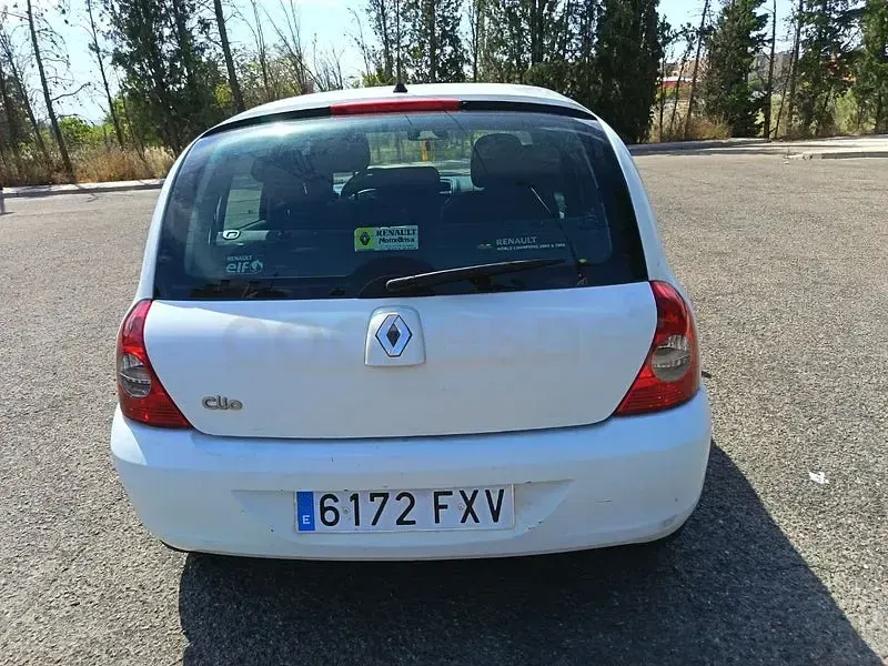 Usado Renault Clio II Authentique 70 CV (51 kW) 2007 Blanco Berlina
