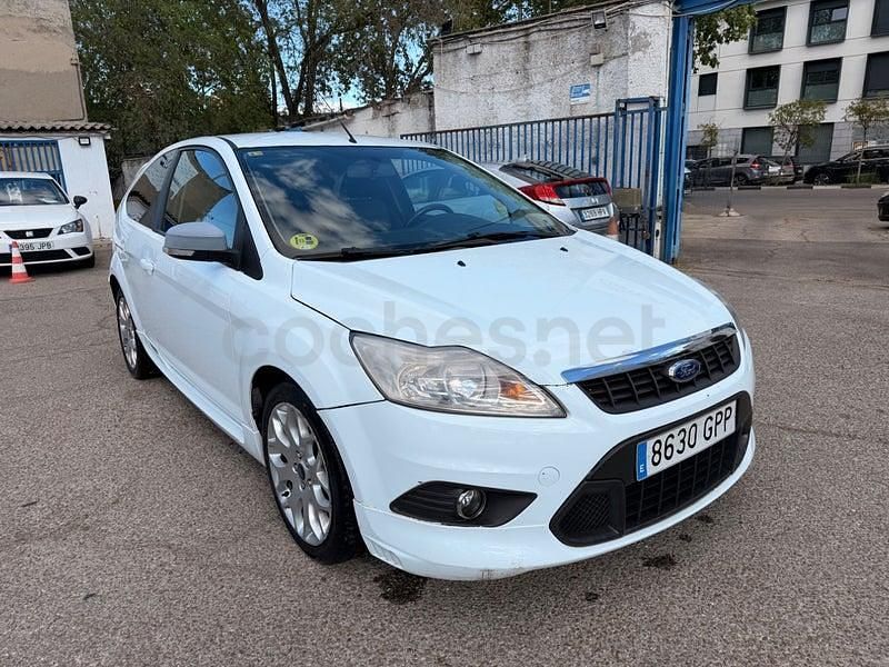 Käytetty Ford Focus 115 HP (84 kW) 2009 Valkoinen Sedan
