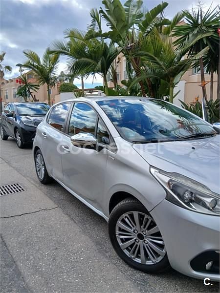 Usado Peugeot 208 Style 82 CV (60 kW) 2017 Gris / plata Utilitario