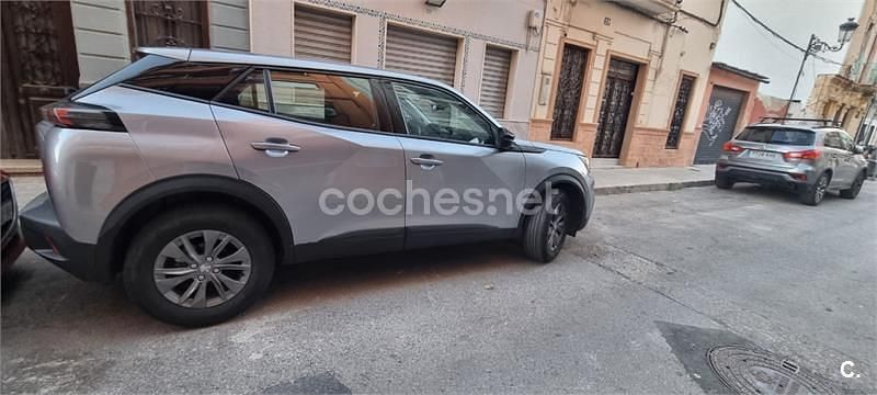 Usado Peugeot 2008 Active 100 CV (73 kW) 2022 Gris / plata SUV