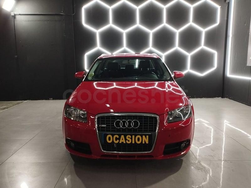Usado Audi A3 Ambiente 140 CV (102 kW) 2006 Rojo Utilitario