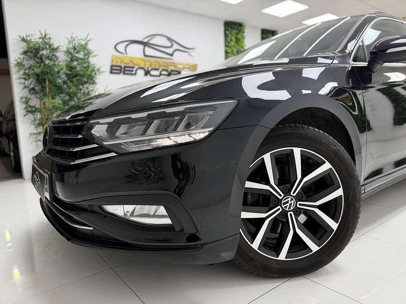 Usado VW Passat Executive 150 CV (110 kW) 2022 Negro Familiar
