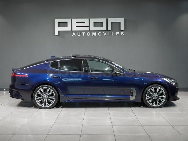 Usado Kia Stinger GT-Line 256 CV (188 kW) 2017 Azul Utilitario
